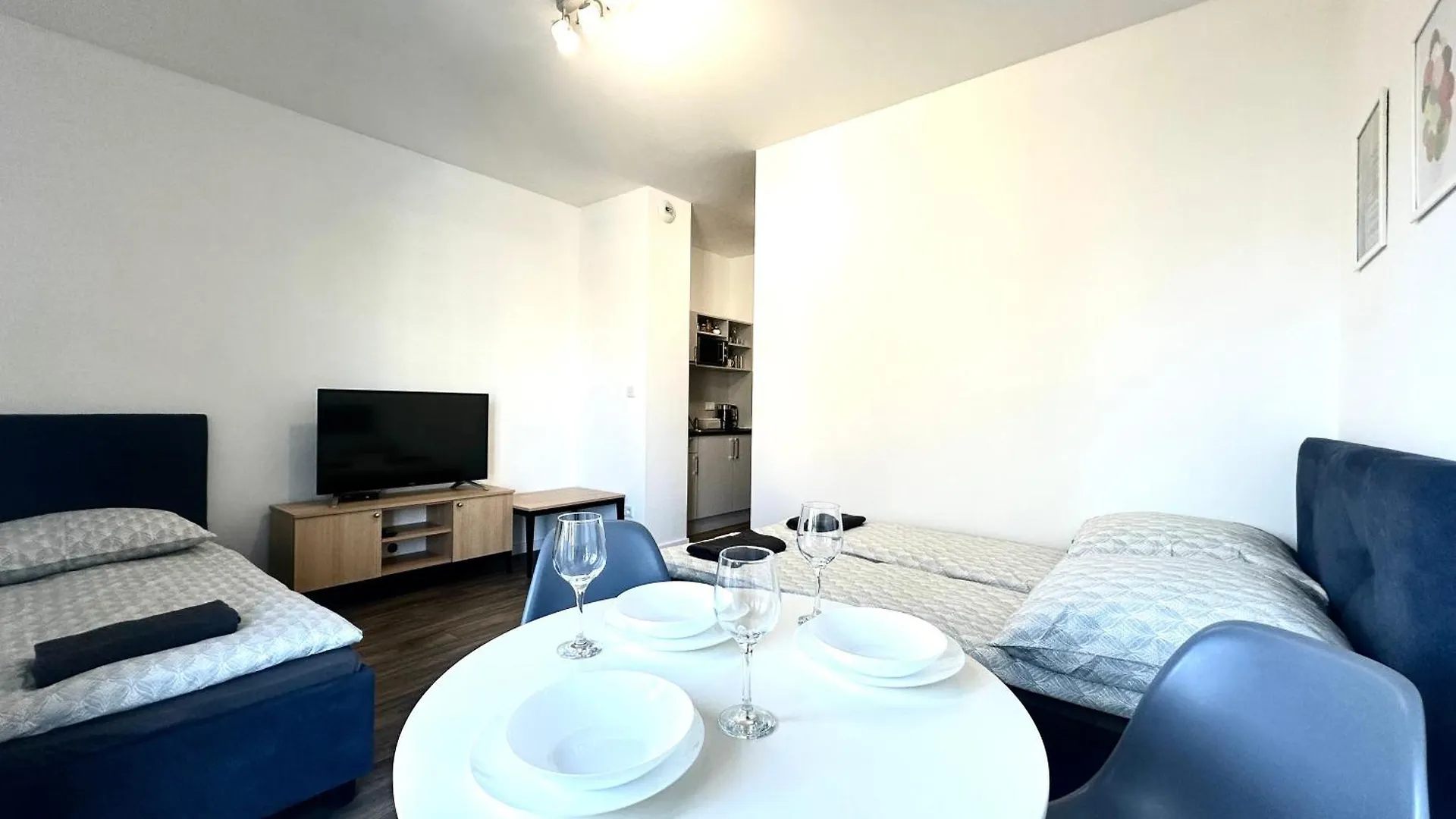 Przyjazni 16 Apt 24 - Self Check-In 20H - Lift Wroclaw 0*,  Poland